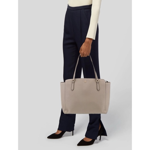 Tory Burch | Emerson large zip top tote in French gray - Picture 16 of 16